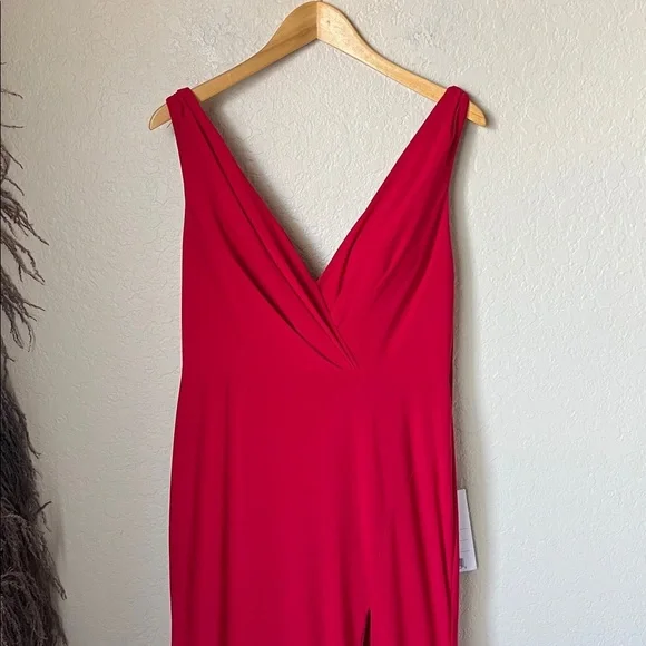 NWT Mac Duggal Red v neck gathered back gown 12336 - Picture 5 of 13